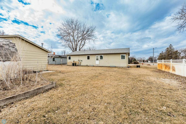 220 N 8TH ST, OAKES, ND 58474, photo 4 of 48