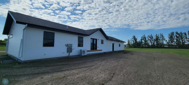 208 4TH AVE SE, GWINNER, ND 58040, photo 5 of 32