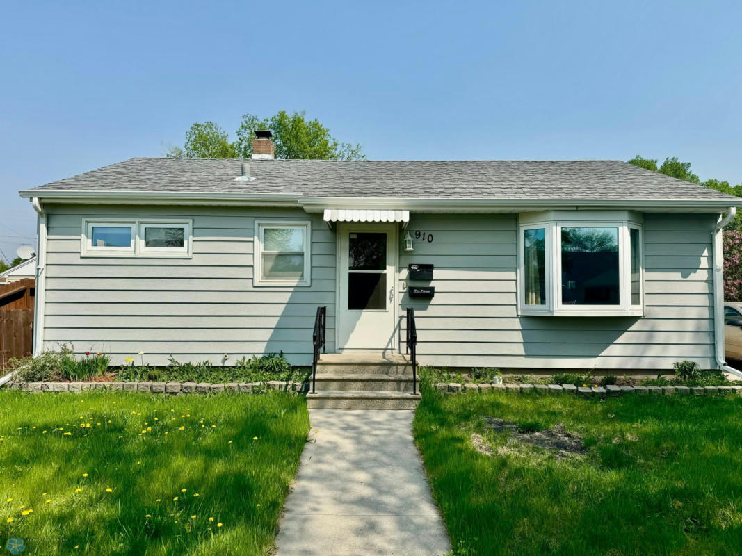 910 20TH ST S, FARGO, ND 58103, photo 1 of 21