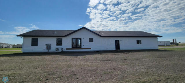 208 4TH AVE SE, GWINNER, ND 58040, photo 4 of 32